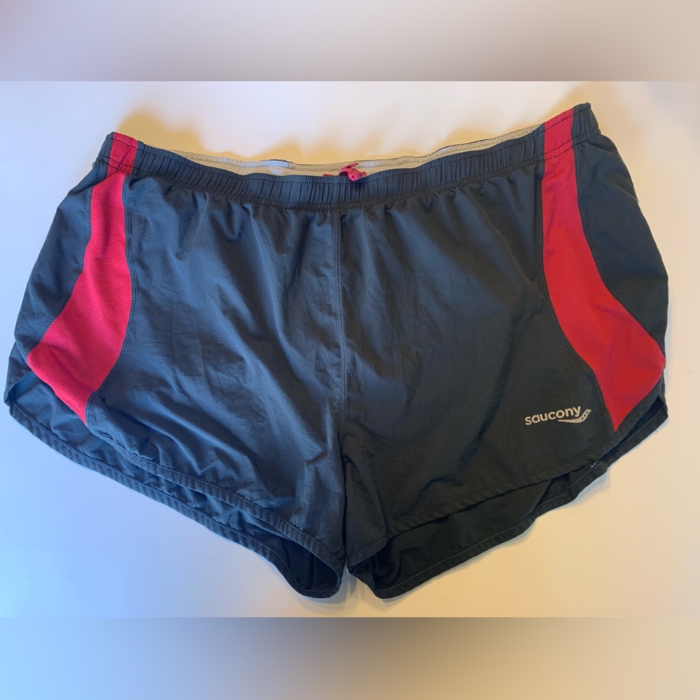 Saucony Men Shorts 2.5- size,xl